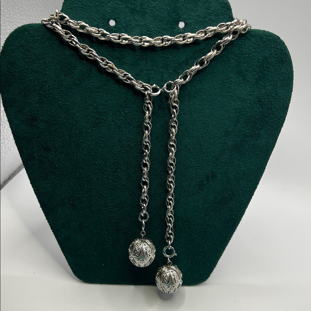 Sarah Coventry lariat style necklace, silver tone interlocking links 40” length